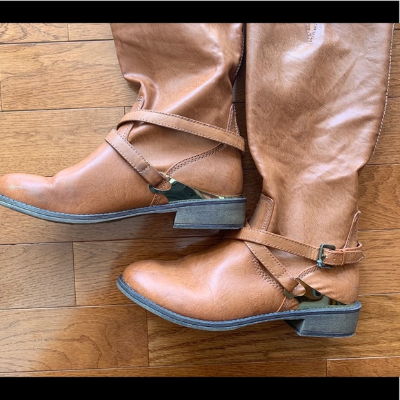 🔥Steve Madden Tan Buckle Boots🔥 - Picture 3 of 9